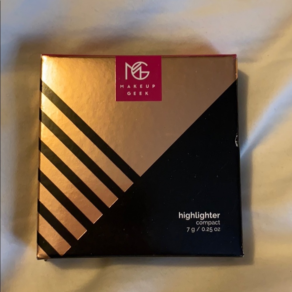 Makeup Geek Highlighter Compact in Nightlight